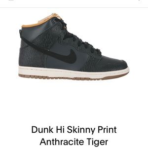 Women Nike dunks size 6.5